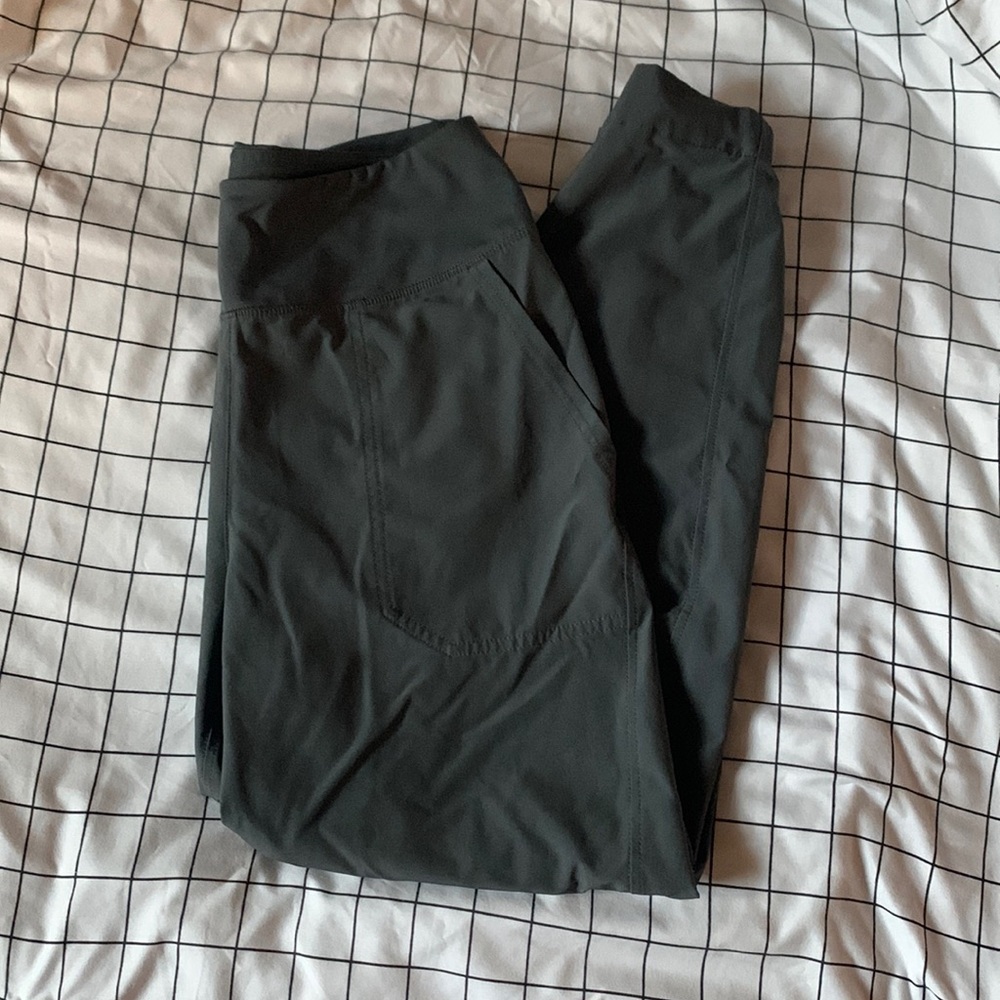 Small Patagonia joggers